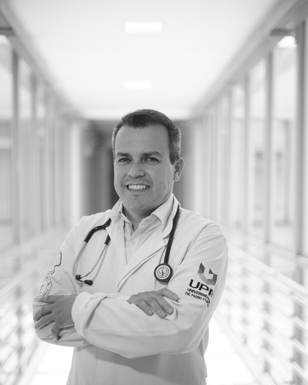 Foto de Alessandro Viterbo durante avaliação em consultório